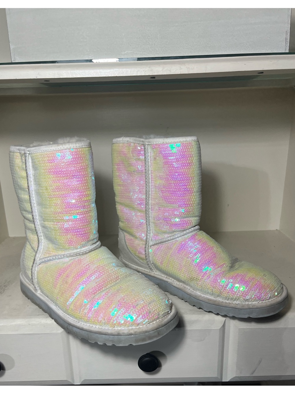 UGG Women’s I Do! iridescent Sequined Classic Short Boots Size 8
